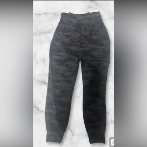 ATHLETA SALUTATION HIGH RISE JOGGER size small perfect condition